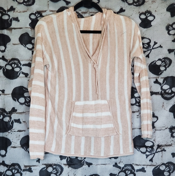 muff pocket sweatshirt